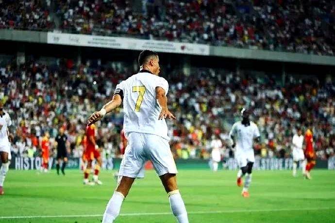 开云-C罗迎来十赛季出色发挥，加拿大队观众热烈欢呼！再创辉煌时刻的简单介绍